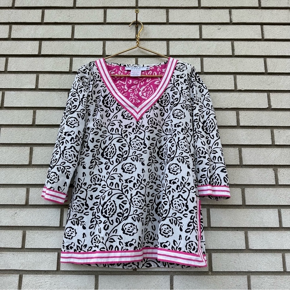 Gretchen Scott Floral V-Neck Cotton Tunic Top Pink Trim Black White Print Size M